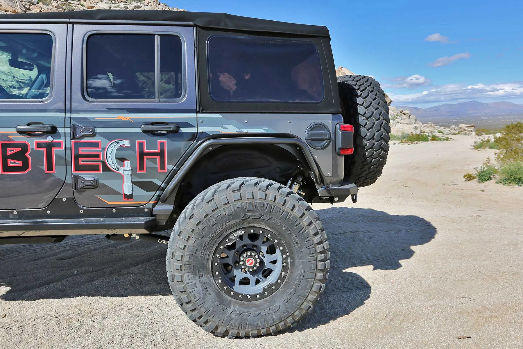 Fabtech - Rear Steel Tube Fenders - 2018-2019 Jeep JL